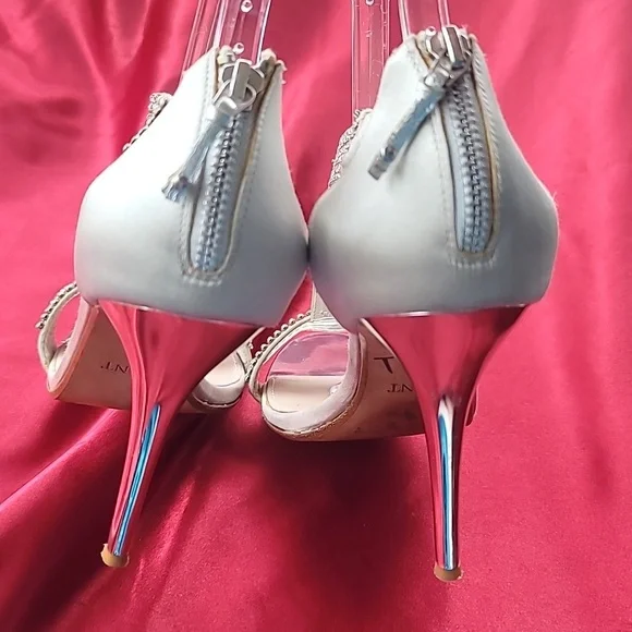 GLINT sz 9 Silver satin heels w real glass rhinestone straps, leather so… - Picture 5 of 8